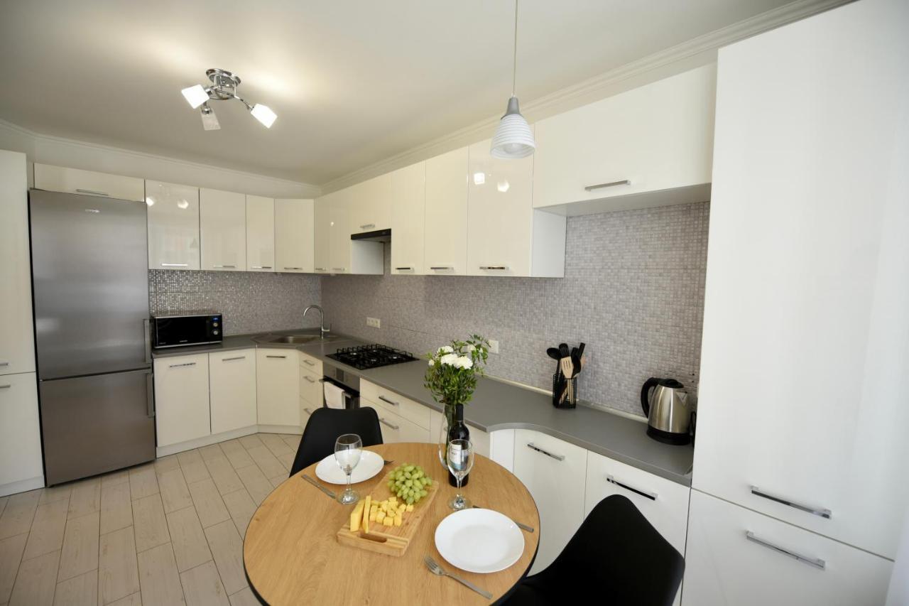 Cozy Apartment Next To The Park Ternopil Kültér fotó