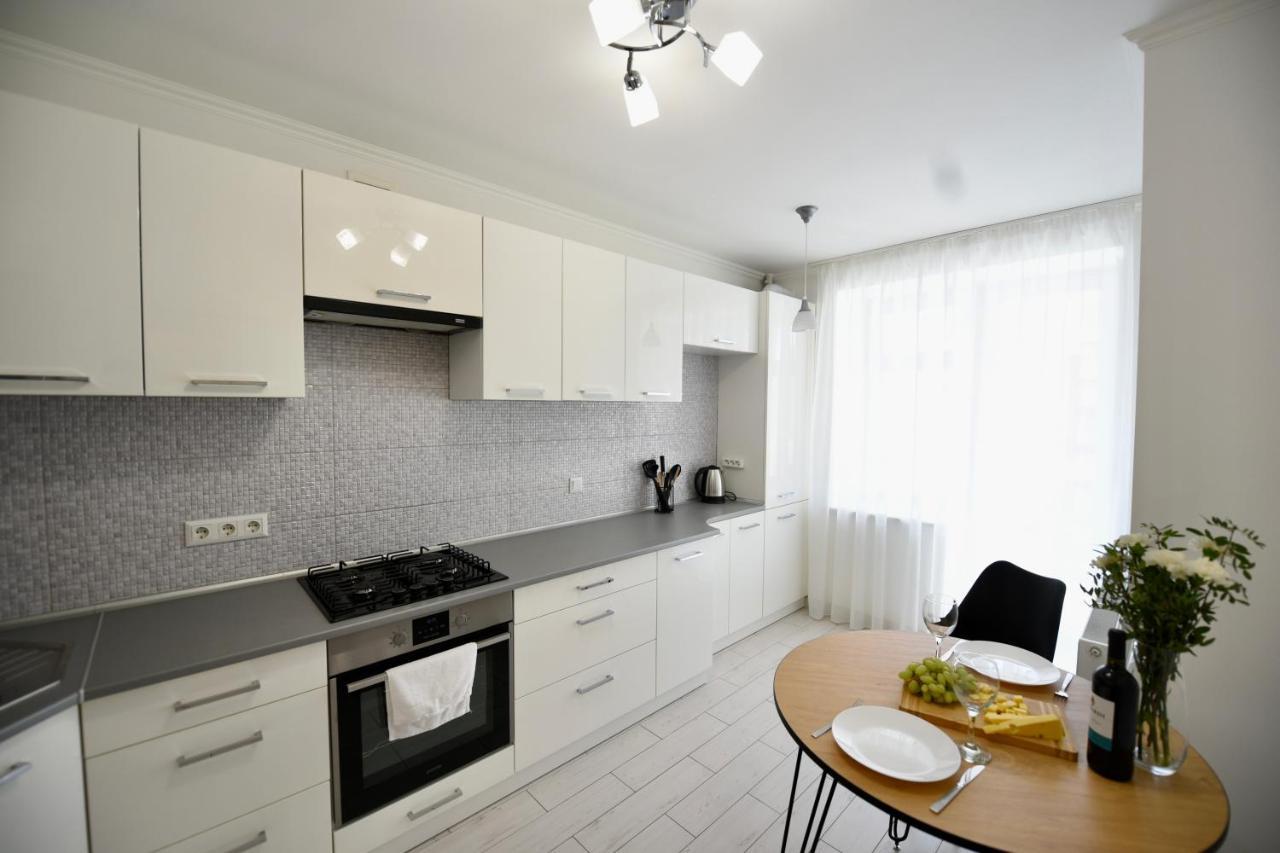 Cozy Apartment Next To The Park Ternopil Kültér fotó